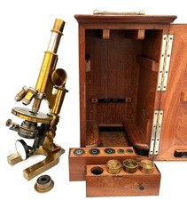Early brass Ernst Leitz microscope (1889), mikroskop