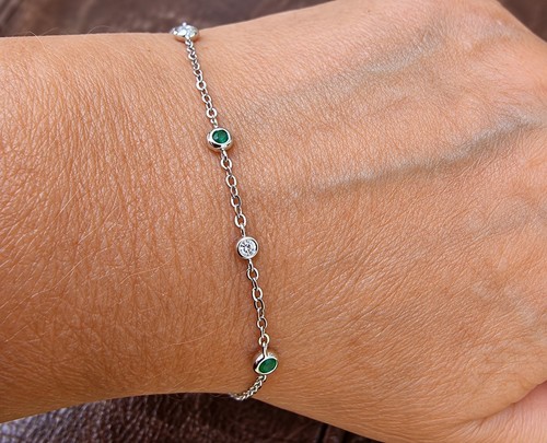 Pretty 18ct gold diamond and