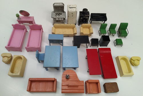 Vintage 1940s doll house - us,