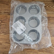 NEW Pampered Chef Large Muffin