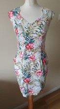 Tenki Short Floral Dress Short Sleeve Size 12 Fit 10 Pockets