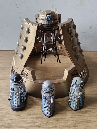 Doctor who figurine - doctor,
