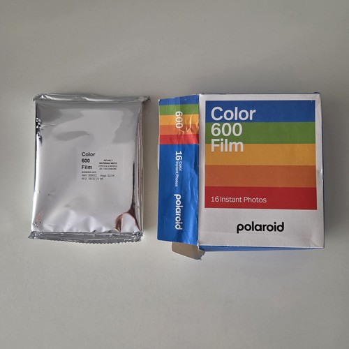 Polaroid 600 film open - open, box
