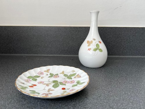 Wedgewood wild strawberry bud - strawberry,