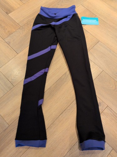 Chloe noel ice - skate, leggings