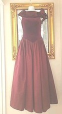 RARE FRANCES LEE  VINTAGE RICH BURGUNDY  VELVET BOW MEDIEVAL Dress Size UK12!