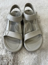 Teva Hurricane Sandals Size 6