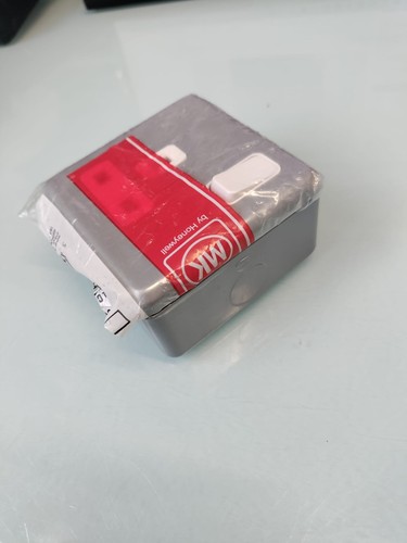 Switched socket metal - switched,