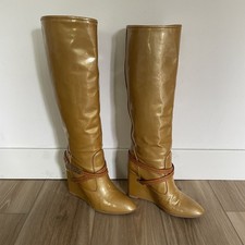 Louis Vuitton Beige Wedge Knee