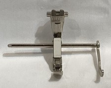 BERNINA  ZIPPER FOOT WITH EDGE