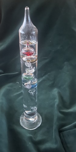30cm tall free - 30cm,