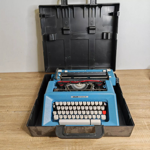 Olivetti studio typewriter - studio, 46