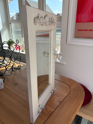 Decorative wall mirror with