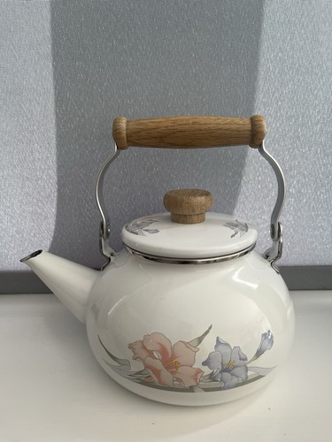 Vintage stove top kettle - top, cream