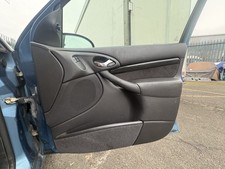 Ford Focus MK1 Ghia Saloon 4