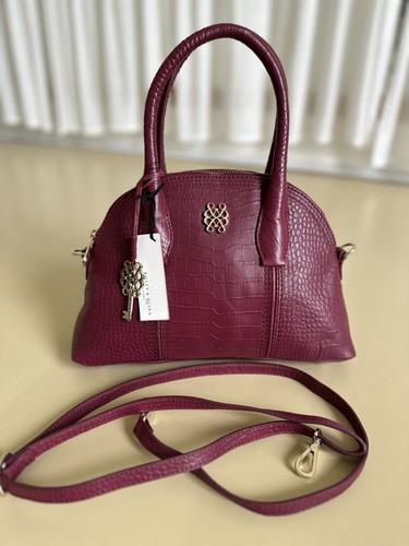 Bailey quinn wine - wine, leather
