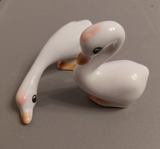 Vintage White duck / Goose figurines x 2  - Item 104