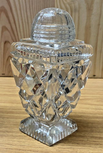 Vintage heavy cut glass - , urn