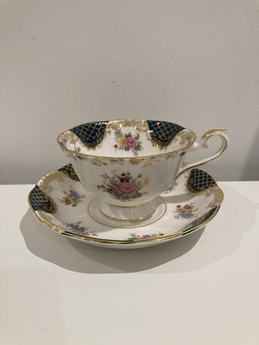 Vintage royal albert empress - albert,