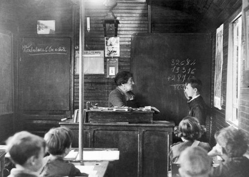 School for pupils - school, pupils-trailer