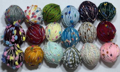 Small yarn balls - 18,