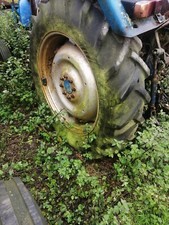 Tractor rear wheel fitted with a 13.6 x 36 tyres