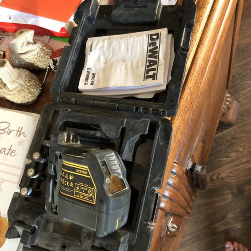 Dewalt line laser - level, with