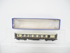 Hornby OO Gauge Pullman Coach
