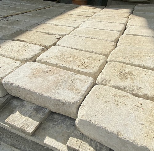 Clara tumbled sandstone setts - tumbled,