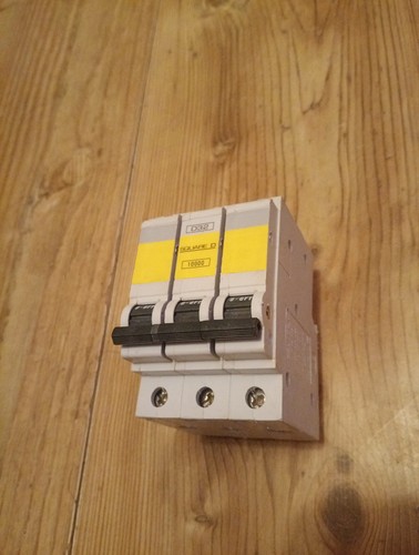 Square amp type mcb - 32,