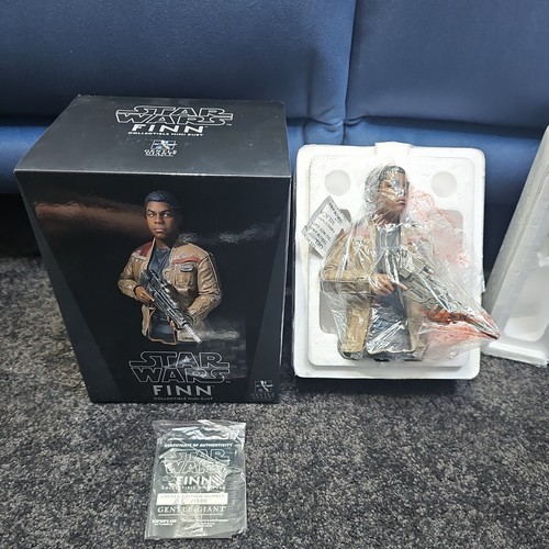 Star wars gentle - giant, statue
