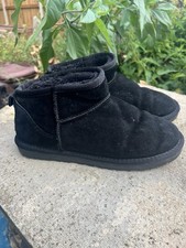 UGG Australia Women's Black Short Ankle Boots Size 9