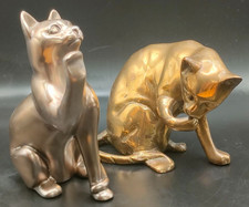 ?‍⬛ Pair of Vintage Brass Cat Figurines – Grooming & Paw-Lifting Poses – 11–13