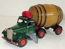 TRIANG MINIC 119M WATNEYS BREWERY BARREL LORRY  (405)