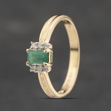 Second Hand 9ct Yellow Gold Emerald & Diamond Cluster Ring 41671586