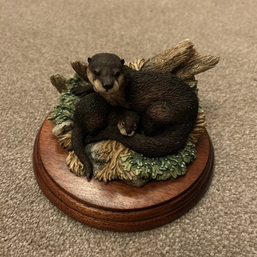 Border fine arts - fine, otters