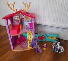 Enchantimals Cozy Deer House Playset x2 dolls + 2x pets,  Accessories chairs etc