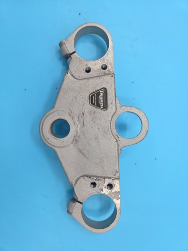 Triumph sprint 955i yoke - triumph,