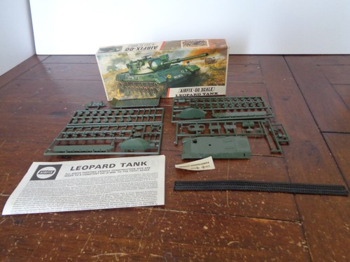 Airfix red stripe leopard - leopard, tank
