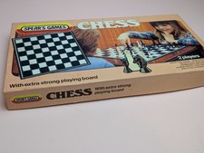 VINTAGE SPEARS GAMES CHESS SET