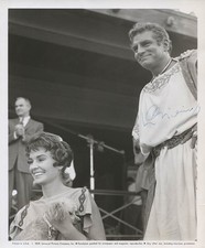 LAURENCE OLIVIER - PHOTOGRAPH SIGNED