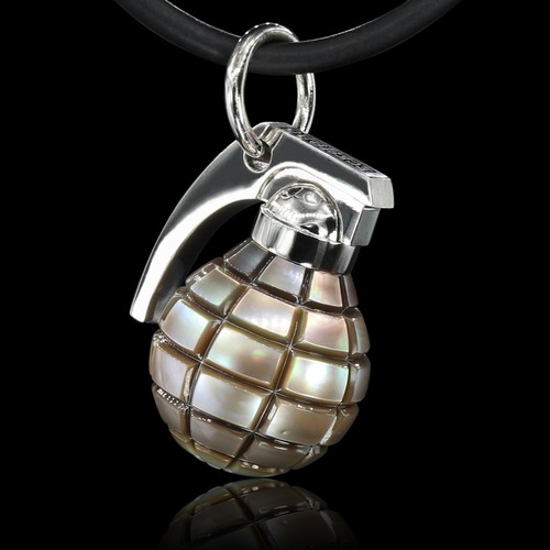 Grenade hand carve tahitian - hand,