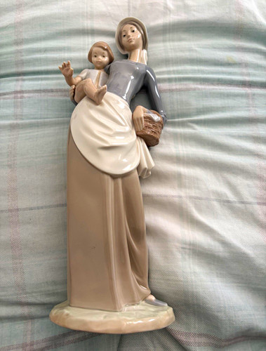 Lladró nao mother child - mother,