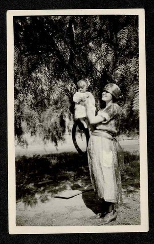 Flapper era woman sadie pretty - flapper,