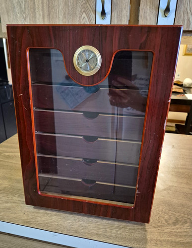 Thompson wood cigar humidor - cigar,