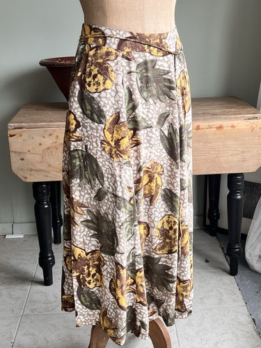 Women skirt fat - face, size