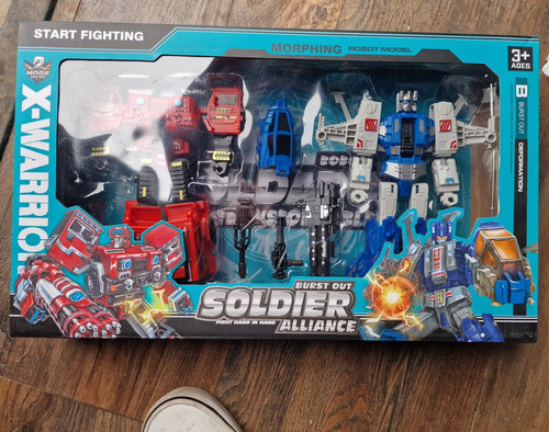 Warrior transforming robot - transforming,