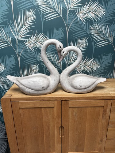 Swans embracing love - 2,