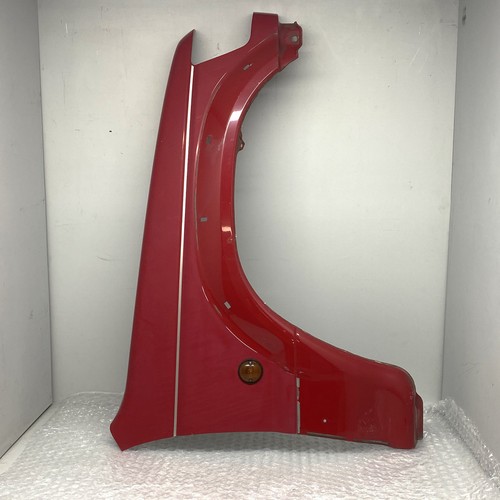 Right front wing see - right,