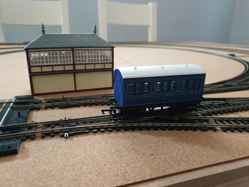 Hornby blue small coach - hornby,